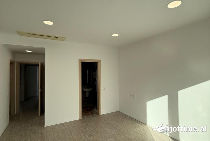 ‼️Jepet me qera zyra 180 m2, 4+1+2 Prane Hilton Garden Inn‼️