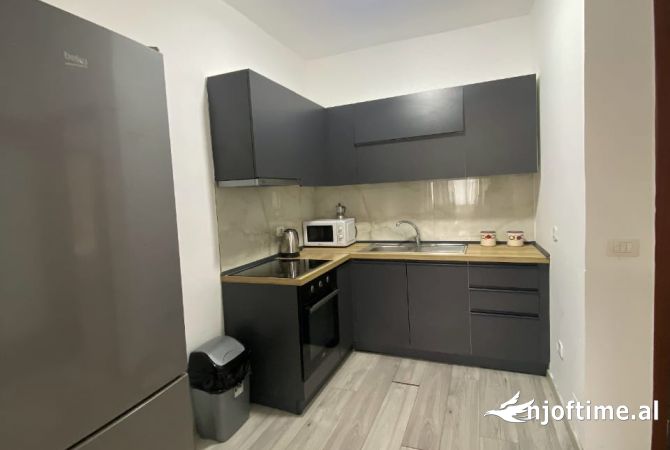 Shtepi me qera 4+1 ne Tirane - 1,500 Euro