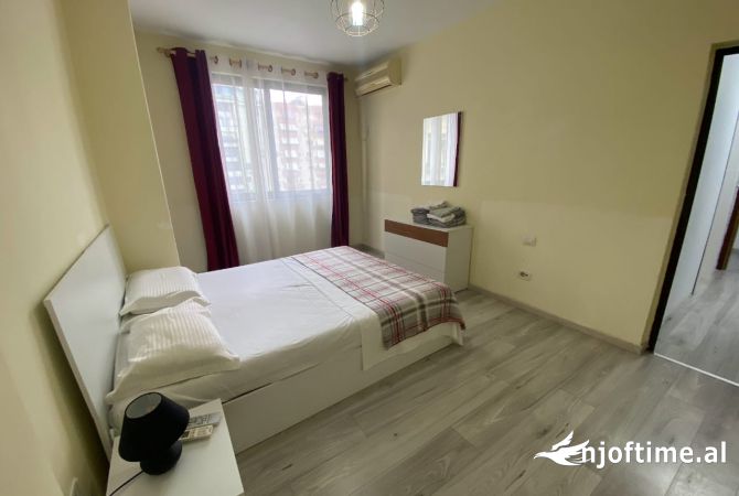 Shtepi me qera Apartament ne Tirane, 4+1, Mobilimi E mobiluar, Pagesa 1,500  Euro.