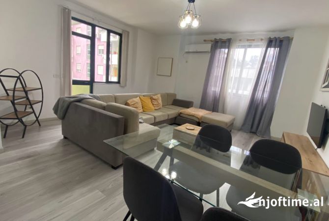 Shtepi me qera 4+1 ne Tirane - 1,500 Euro