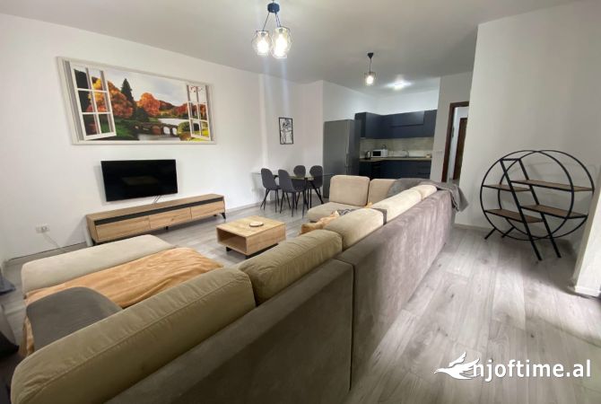 Shtepi me qera 4+1 ne Tirane - 1,500 Euro