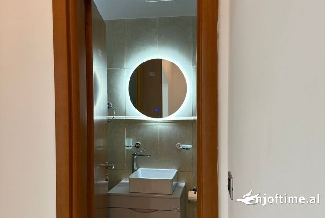 Jepet me qera Apartament  per zyre.ne zemer te Bllokut