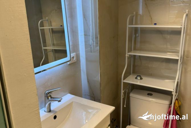 Jepet me qera ambient biznesi kati -1 te Shallvaret