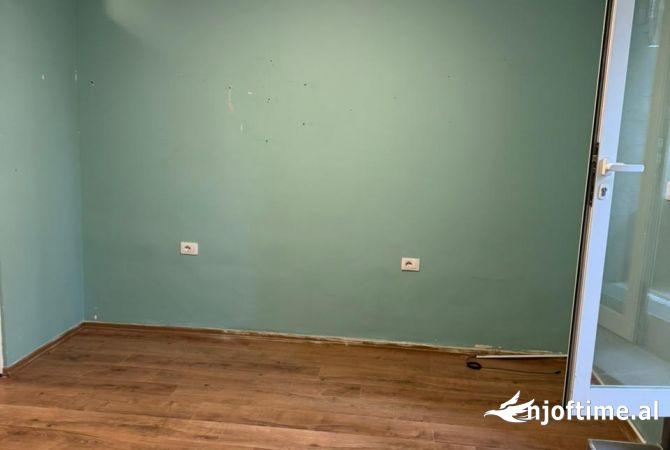 Jepet me qera ambient biznesi kati -1 te Shallvaret