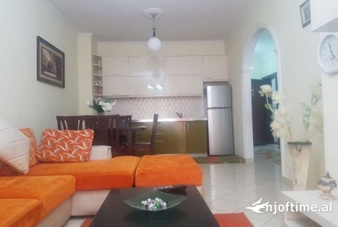 Shtepi me qera 2+1 ne Tirane - 400 Euro