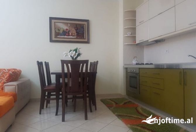 Shtepi me qera 2+1 ne Tirane - 400 Euro