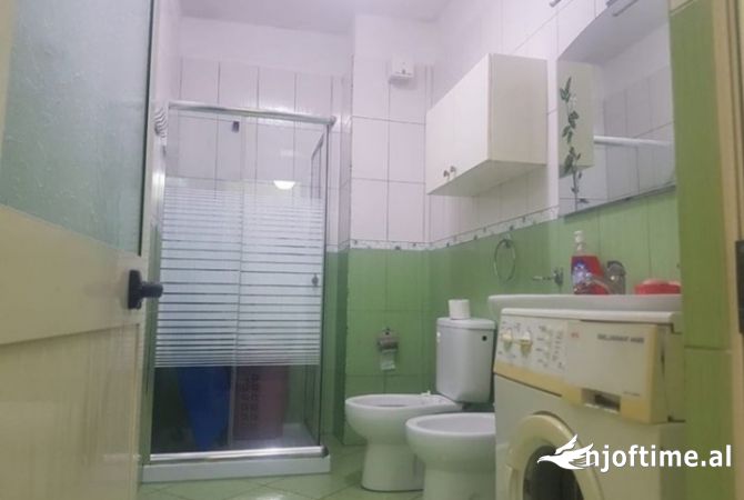 Shtepi me qera Apartament ne Tirane, 2+1, Mobilimi E mobiluar, Pagesa 400  Euro.