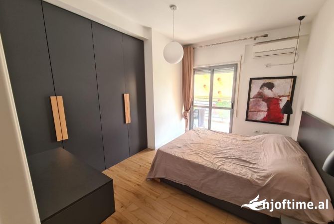 Shtepi me qera Apartament ne Tirane, 2+1, Mobilimi E mobiluar, Pagesa 900  Euro.