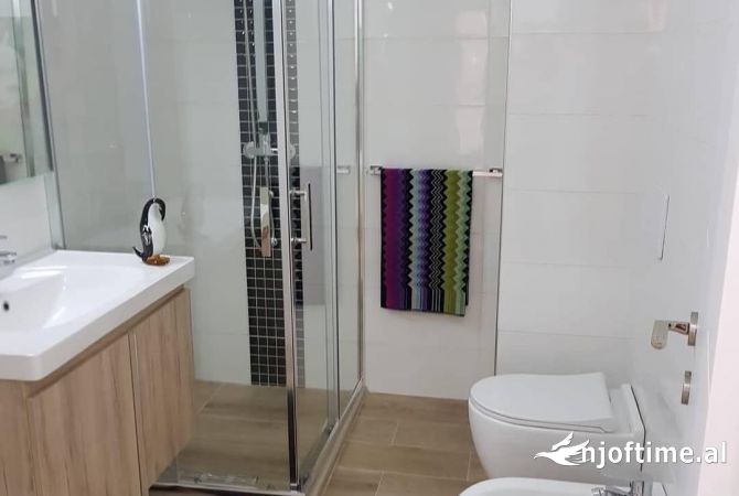 Shtepi me qera Apartament ne Tirane, 2+1, Mobilimi E mobiluar, Pagesa 900  Euro.