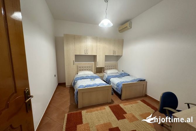 Shtepi me qera Shtepi Private ne Tirane, 2+1, Mobilimi E mobiluar, Pagesa 50,000  Leke.