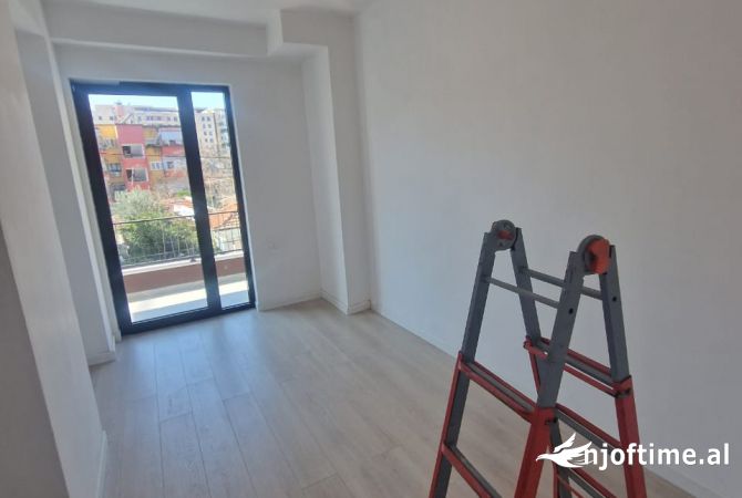 Ambient biznesi me qera 3+1 ne Tirane - 650 Euro