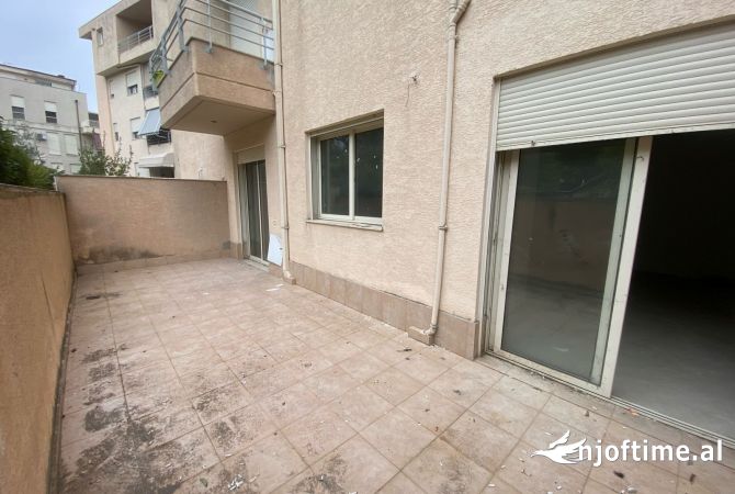 Shtepi ne shitje Apartament ne Tirane, 1+1, Mobilimi Bosh, pa mobiluar, Pagesa 103,000  Euro.