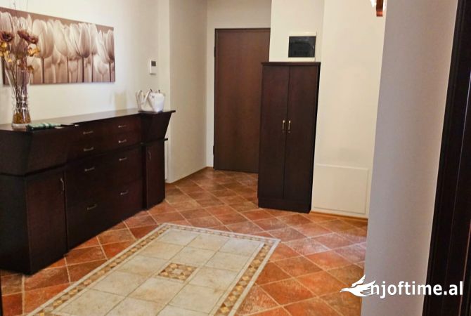 Shtepi me qera Apartament ne Tirane, 2+1, Mobilimi E mobiluar, Pagesa 1,500  Euro.
