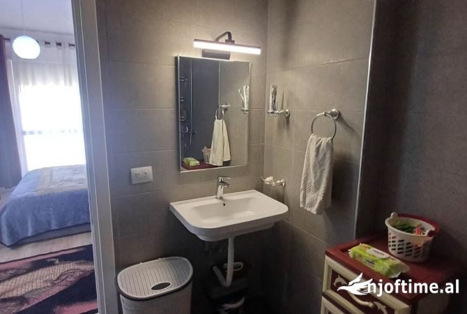 Shtepi ne shitje Apartament ne Tirane, 2+1, Mobilimi E mobiluar, Pagesa 140,000  Euro.