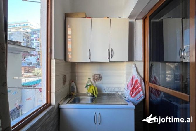 Shtepi ne shitje Apartament ne Tirane, 2+1, Mobilimi E mobiluar, Pagesa 155,000  Euro.