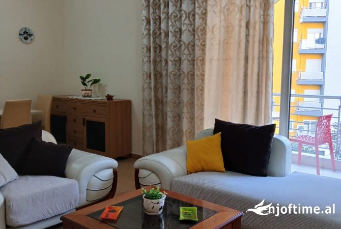 Shtepi me qera 3+1 ne Tirane - 1,200 Euro