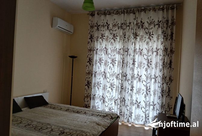 Shtepi me qera Apartament ne Tirane, 3+1, Mobilimi E mobiluar, Pagesa 1,200  Euro.