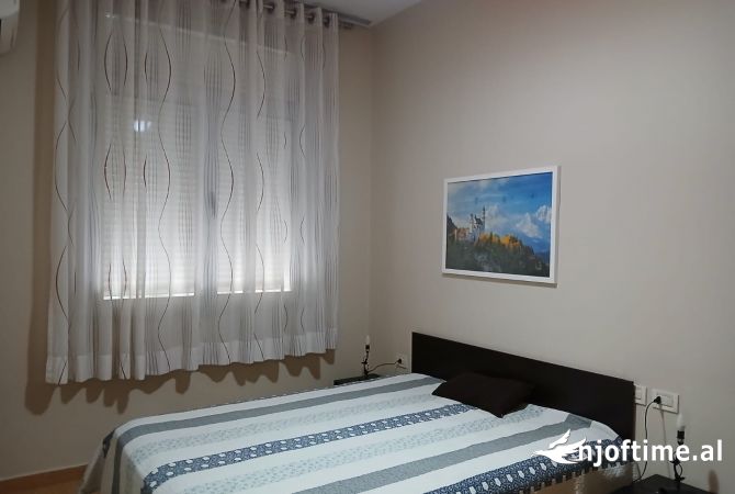 Shtepi me qera Apartament ne Tirane, 3+1, Mobilimi E mobiluar, Pagesa 1,200  Euro.