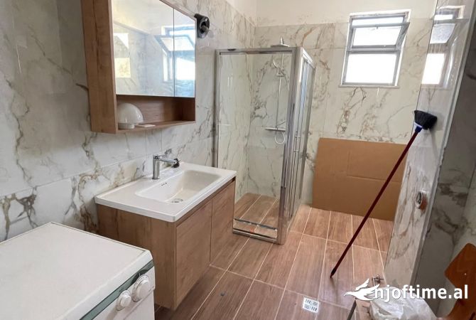 Shtepi me qera Apartament ne Tirane, 2+1, Mobilimi Pjeserisht e mobiluar, Pagesa 800  Euro.