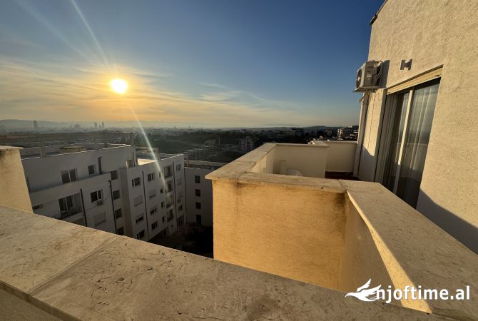 Shtepi me qera Penthose(kati i fundit panoramik) ne Tirane, 1+1, Mobilimi E mobiluar, Pagesa 400  Euro.