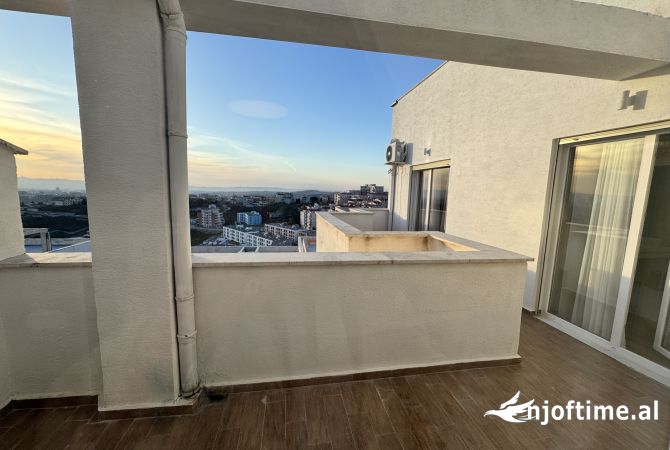 Shtepi me qera Penthose(kati i fundit panoramik) ne Tirane, 1+1, Mobilimi E mobiluar, Pagesa 400  Euro.