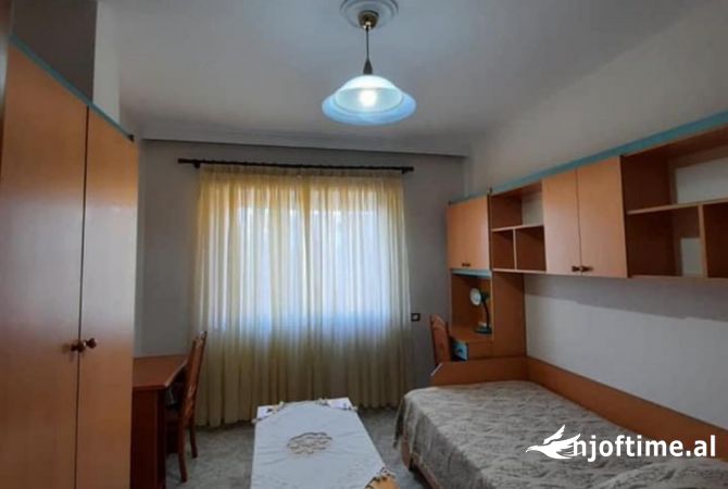 Shtepi ne shitje Apartament ne Tirane, 2+1, Mobilimi E mobiluar, Pagesa 216,600  Euro.