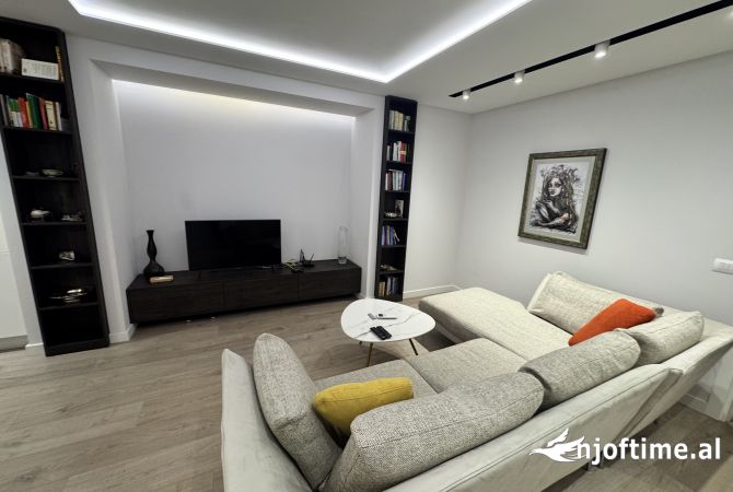 Shtepi me qera 2+1 ne Tirane - 1,250 Euro