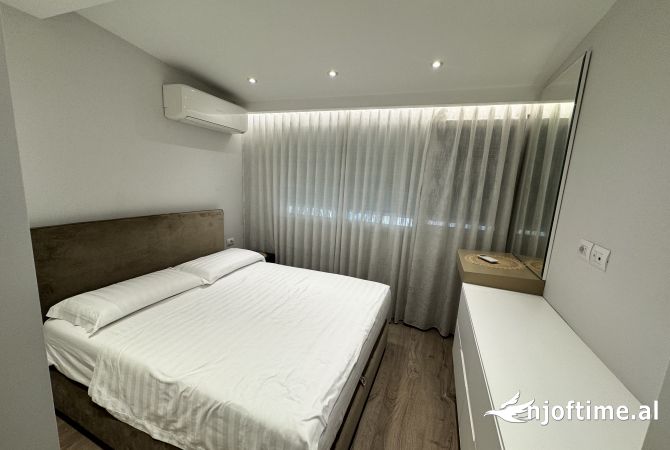 Shtepi me qera Apartament ne Tirane, 2+1, Mobilimi E mobiluar, Pagesa 1,250  Euro.