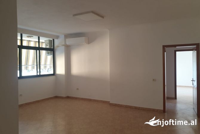 Ambient biznesi me qera 3+1 ne Tirane - 700 Euro