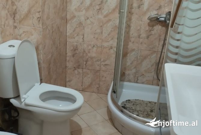 Shtepi me qera Apartament ne Tirane, 2+1, Mobilimi E mobiluar, Pagesa 40,000  Leke.
