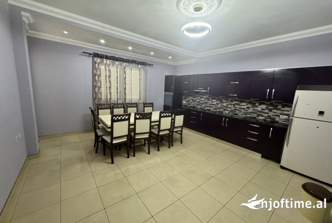 Shtepi me qera 4+1 ne Tirane - 1,700 Euro
