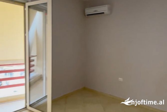 Shtepi me qera Apartament ne Tirane, 3+1, Mobilimi E mobiluar, Pagesa 70,000  Leke.