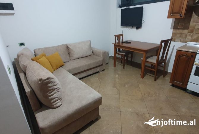 Shtepi me qera 2+1 ne Tirane - 580 Euro
