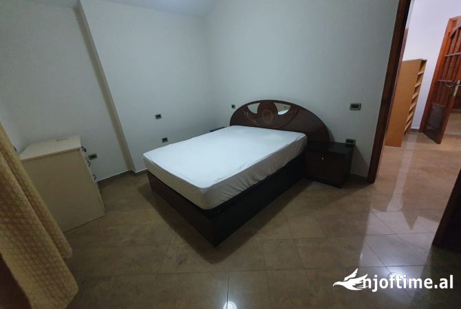 Shtepi me qera Apartament ne Tirane, 2+1, Mobilimi E mobiluar, Pagesa 580  Euro.