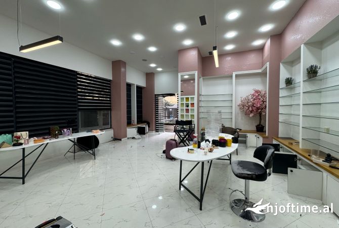 Ambient biznesi me qera 3+1 ne Tirane - 1,400 Euro