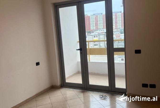 Shtepi me qera Apartament ne Tirane, 2+1, Mobilimi Pjeserisht e mobiluar, Pagesa 500  Euro.