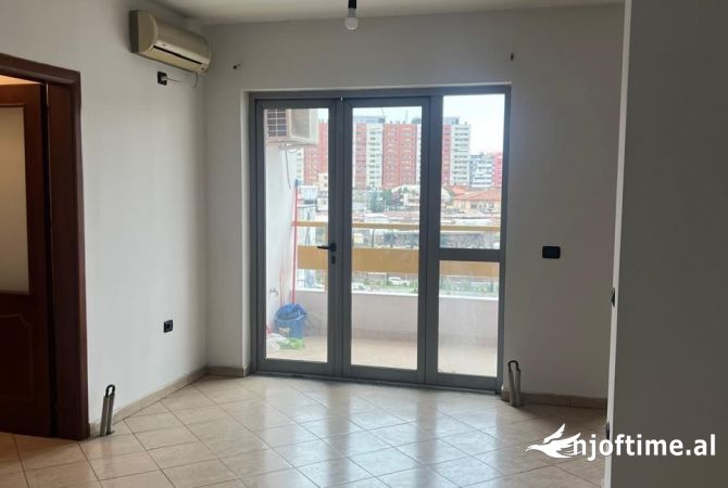 Shtepi me qera Apartament ne Tirane, 2+1, Mobilimi Pjeserisht e mobiluar, Pagesa 500  Euro.