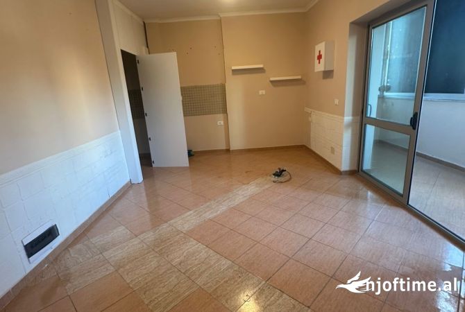 Ambient biznesi me qera 3+1 ne Tirane - 600 Euro