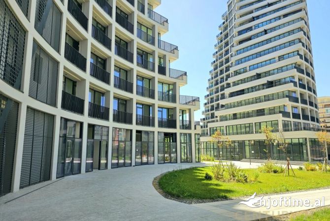 Ambient biznesi me qera 3+1 ne Tirane - 1,300 Euro