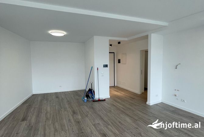 Japim me qera ambient Zyre, 124 m2 me super pamje Lake View