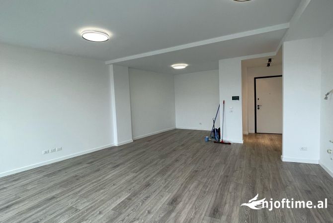 Ambient biznesi me qera 3+1 ne Tirane - 1,300 Euro