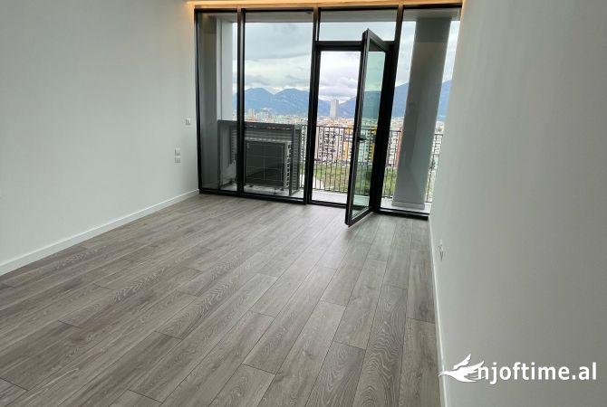 Japim me qera ambient Zyre, 124 m2 me super pamje Lake View