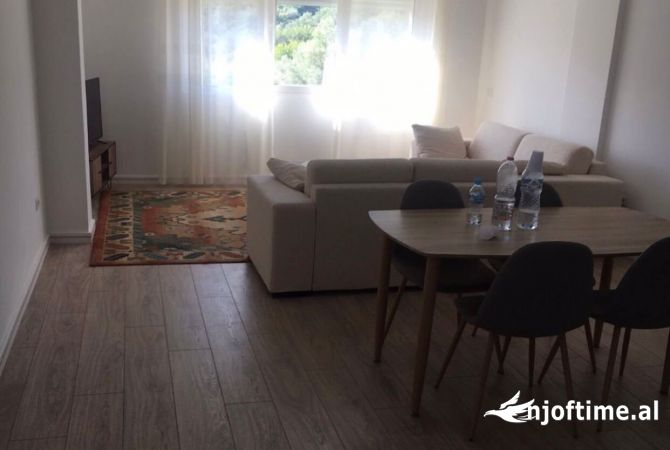 Shtepi ne shitje Apartament ne Tirane, 1+1, Mobilimi E mobiluar, Pagesa 142,000  Euro.