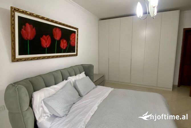 Shtepi me qera Apartament ne Tirane, 1+1, Mobilimi E mobiluar, Pagesa 900  Euro.