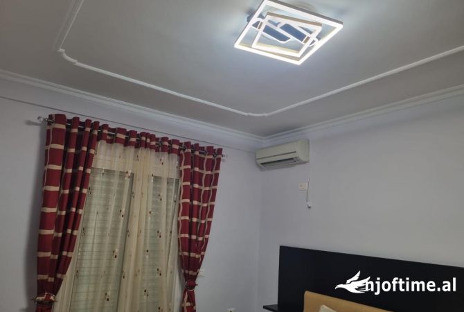 Shtepi me qera Shtepi Private ne Tirane, 2+1, Mobilimi E mobiluar, Pagesa 600  Euro.