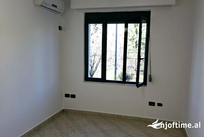 Ambient biznesi me qera 3+1 ne Tirane - 500 Euro
