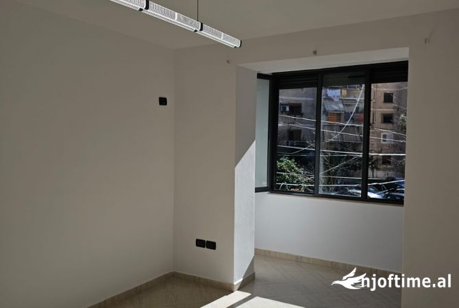 Ambient biznesi me qera 3+1 ne Tirane - 500 Euro