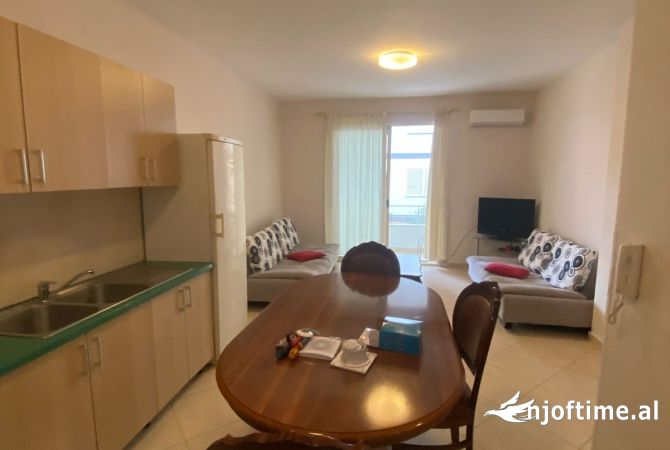 Shtepi me qera 1+1 ne Tirane - 450 Euro