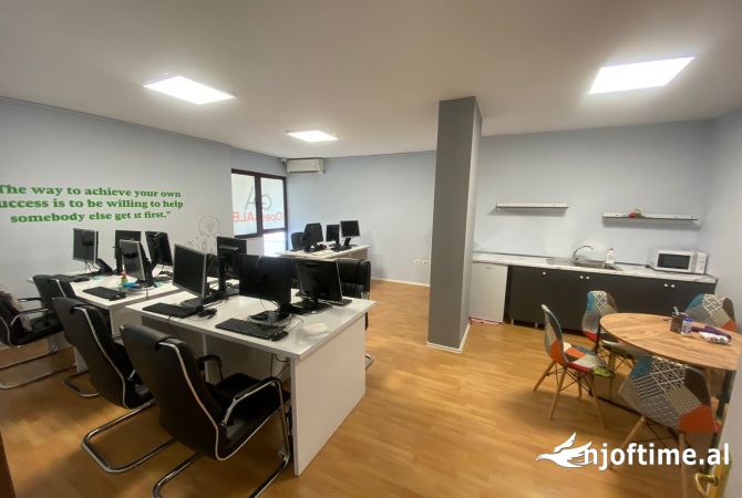 Ambient biznesi me qera 3+1 ne Tirane - 1,000 Euro