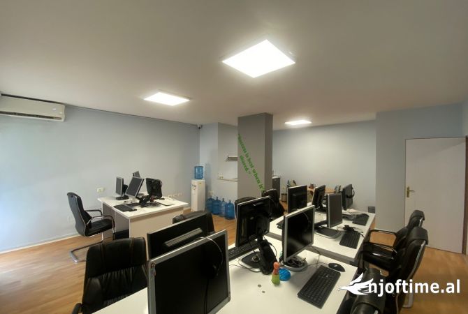 Ambient biznesi me qera 3+1 ne Tirane - 1,000 Euro